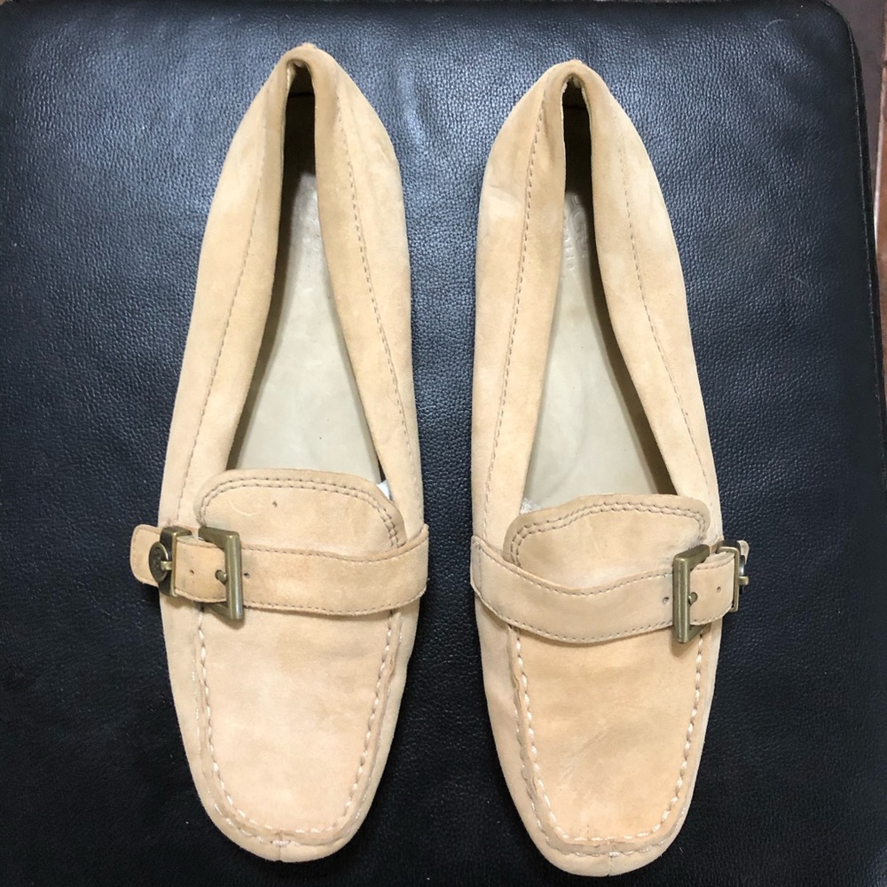 Ugg women’s Milana flat with buckle